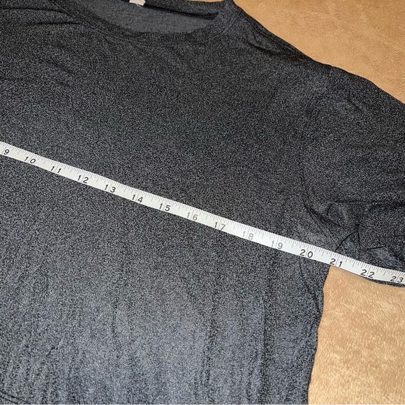 Lululemon crop Athletic Shirt - Picture 4 of 6